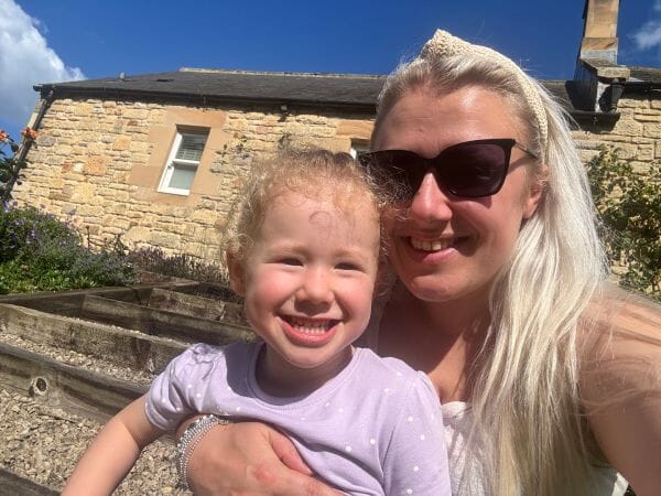 New mum unable to hold daughter due to postpartum joint pain finds natural pain relief from 'fat' cream