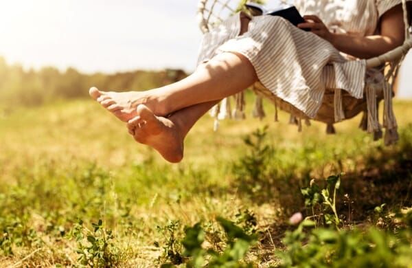 5 tips to prevent summer dry feet and cracked feet